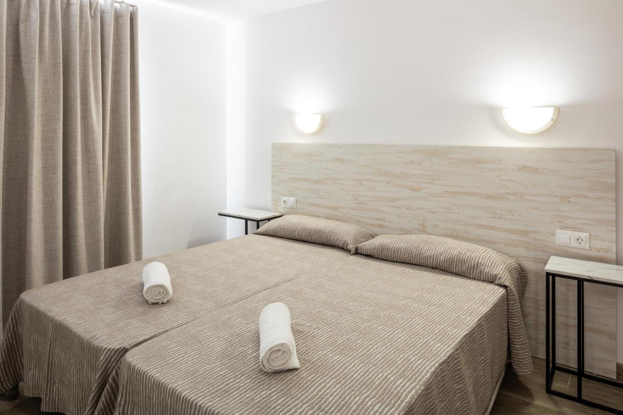 Aparthotel Puerto Cala Vadella Кала-Ваделья Экстерьер фото